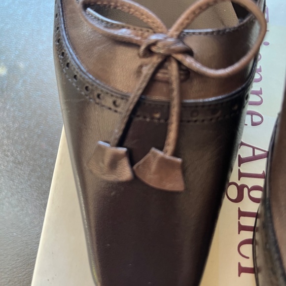 Etienne Aigner two tone chocolate heel - Picture 3 of 10